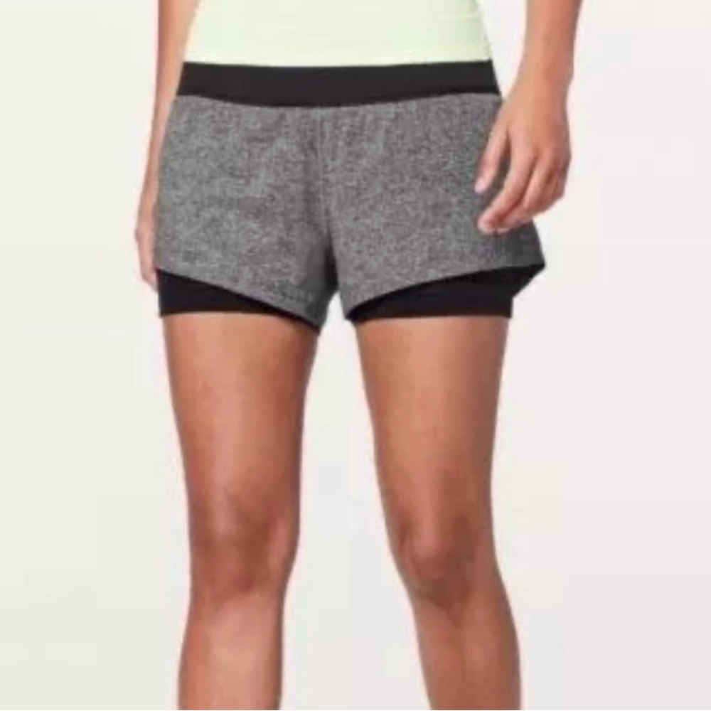 Lululemon SEAMLESS MOVES SHORT 2.5'